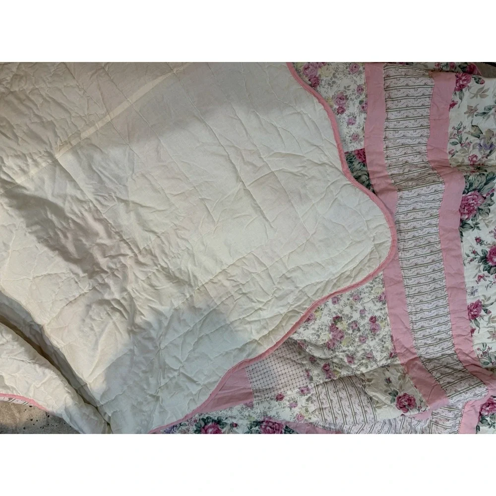 VTG Shabby Chic Cottage Core Quilt 7 Pcs Scallop Floral Patchwork 79x79